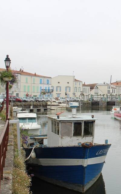 Les quais du port de Marans - ©P.Migaud / FDHPA17