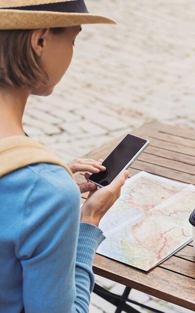 Personne recherchant un camping - ©Shutterstock