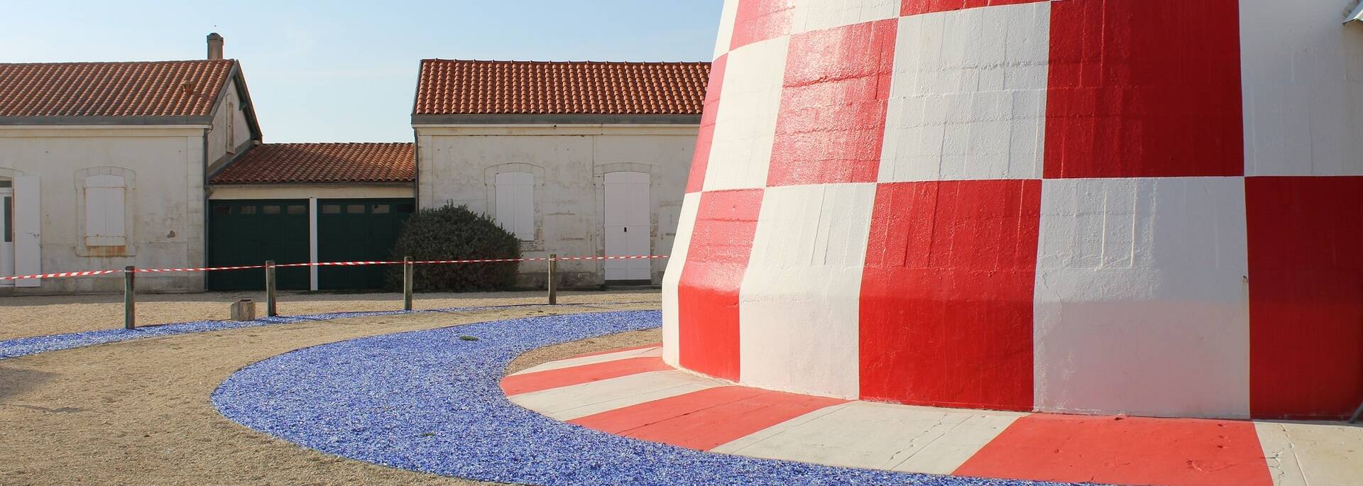 Pied du phare de la Coubre - ©P.Migaud / FDHPA 17