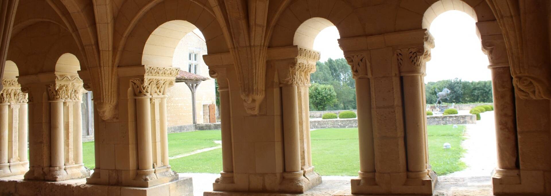 Salle capitulaire de l'Abbaye de Trizay - ©P.Migaud / FDHPA17
