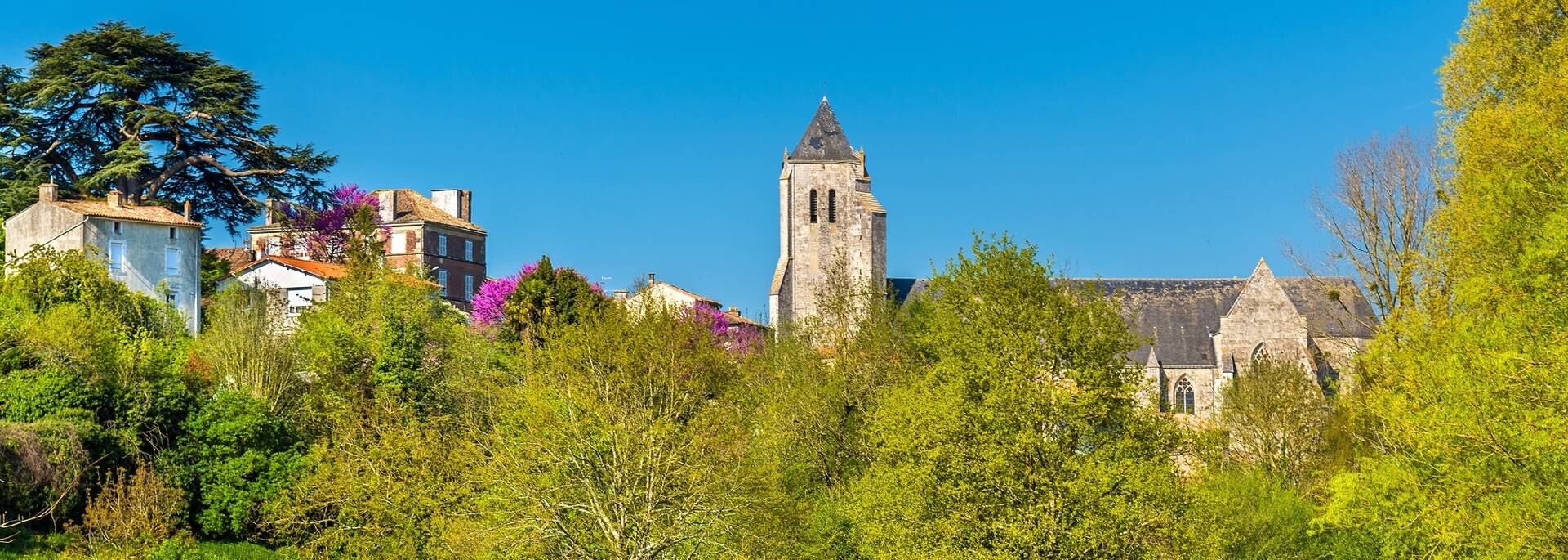 Abbaye Royale de Celles-sur-Belle - ©Shutterstock