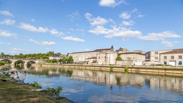 Vue des quais de Cognac - © Shutterstock