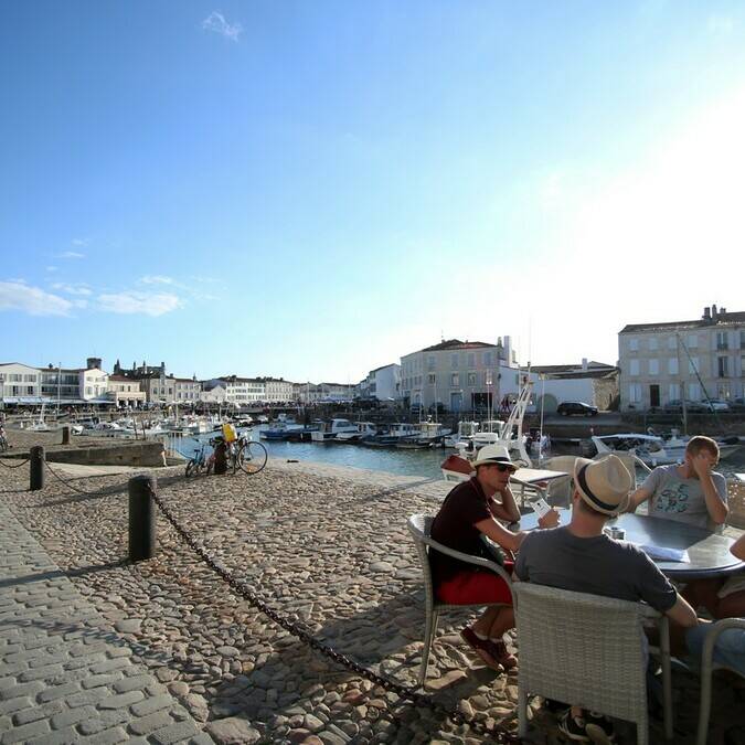 Terrasse sur le port de Saint Martin - ©PW Photographie / FDHPA17