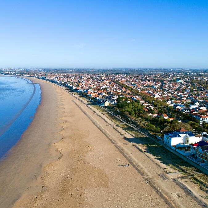 Vue aérienne de la plage de Châtelaillon - ©Shutterstock