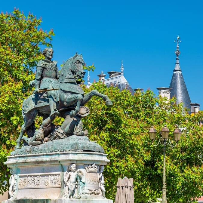 Statue de François 1er à Cognac - ©Shutterstock