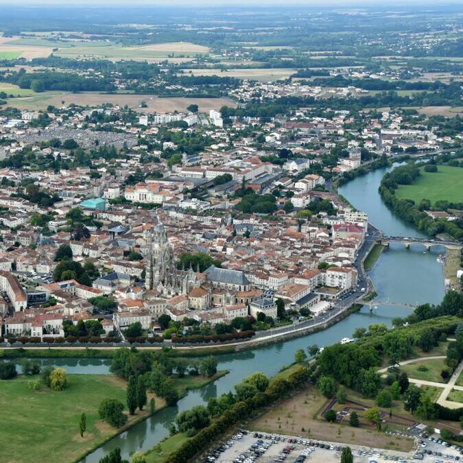 Vue aérienne de Saintes