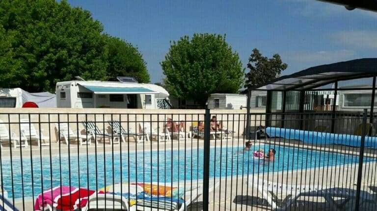 Camping Le Petit Dauphin - Naturiste
